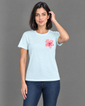 Blusa celeste con diseño para mujer — modelo 3