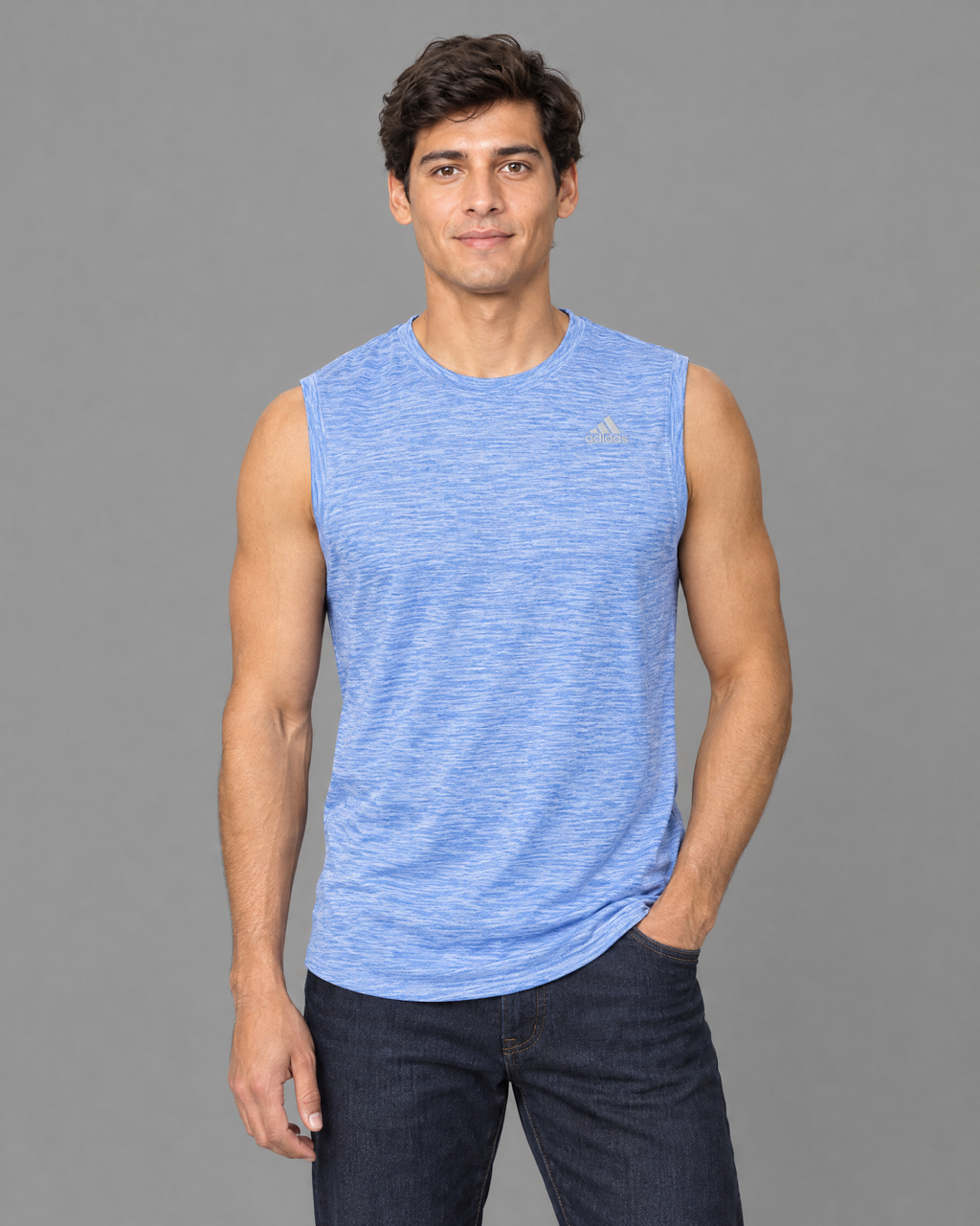 Playera deportiva Adidas azul con rayas para hombre