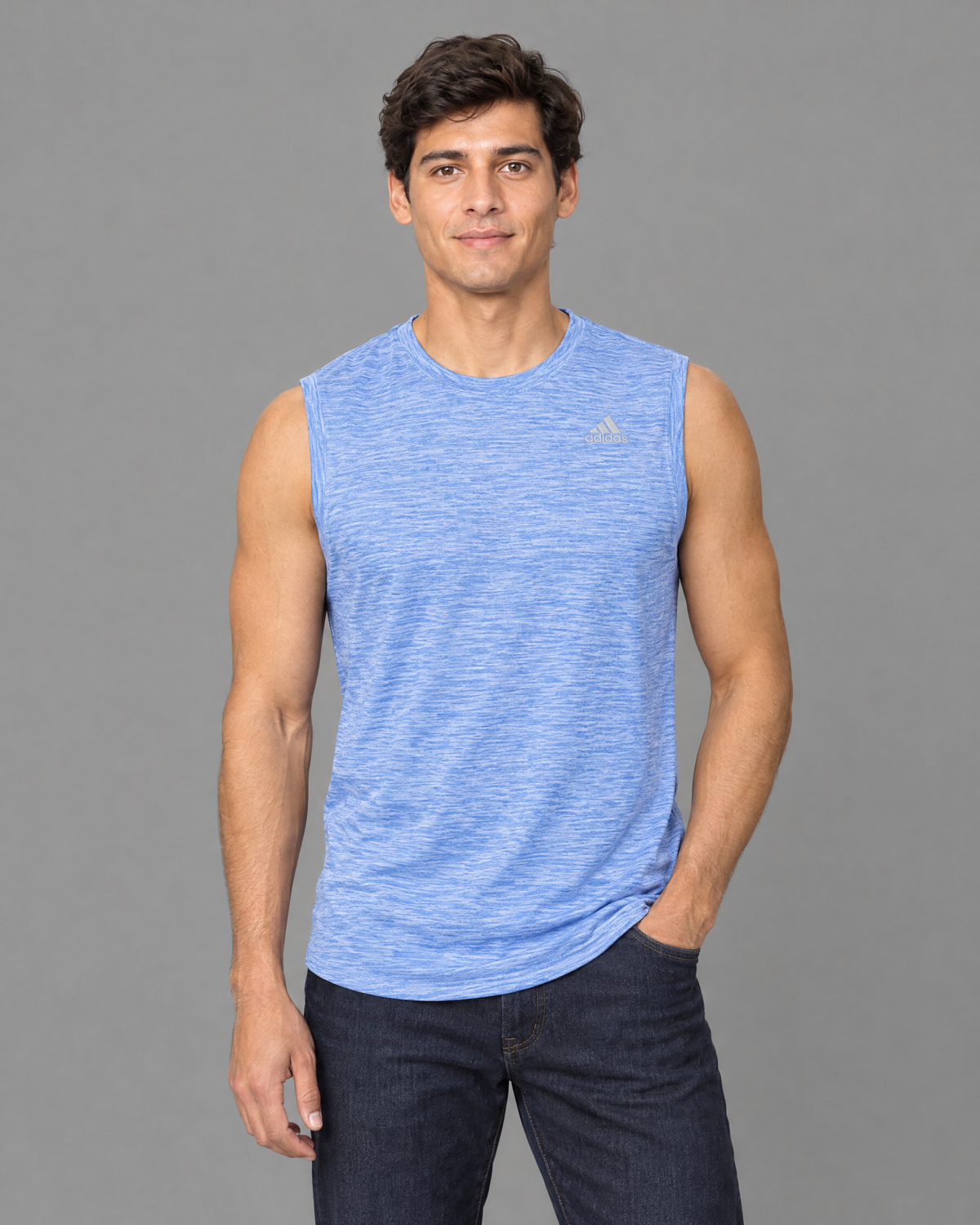 Playera deportiva Adidas azul con rayas para hombre