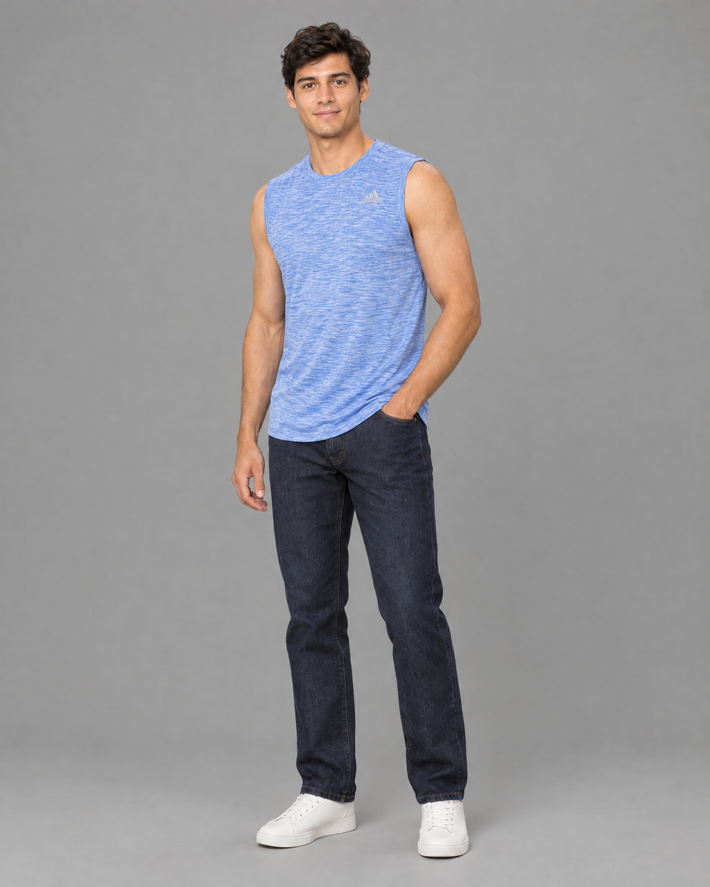 Playera deportiva Adidas azul con rayas para hombre