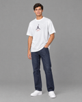 Playera oversized beige con diseño para hombre — modelo base