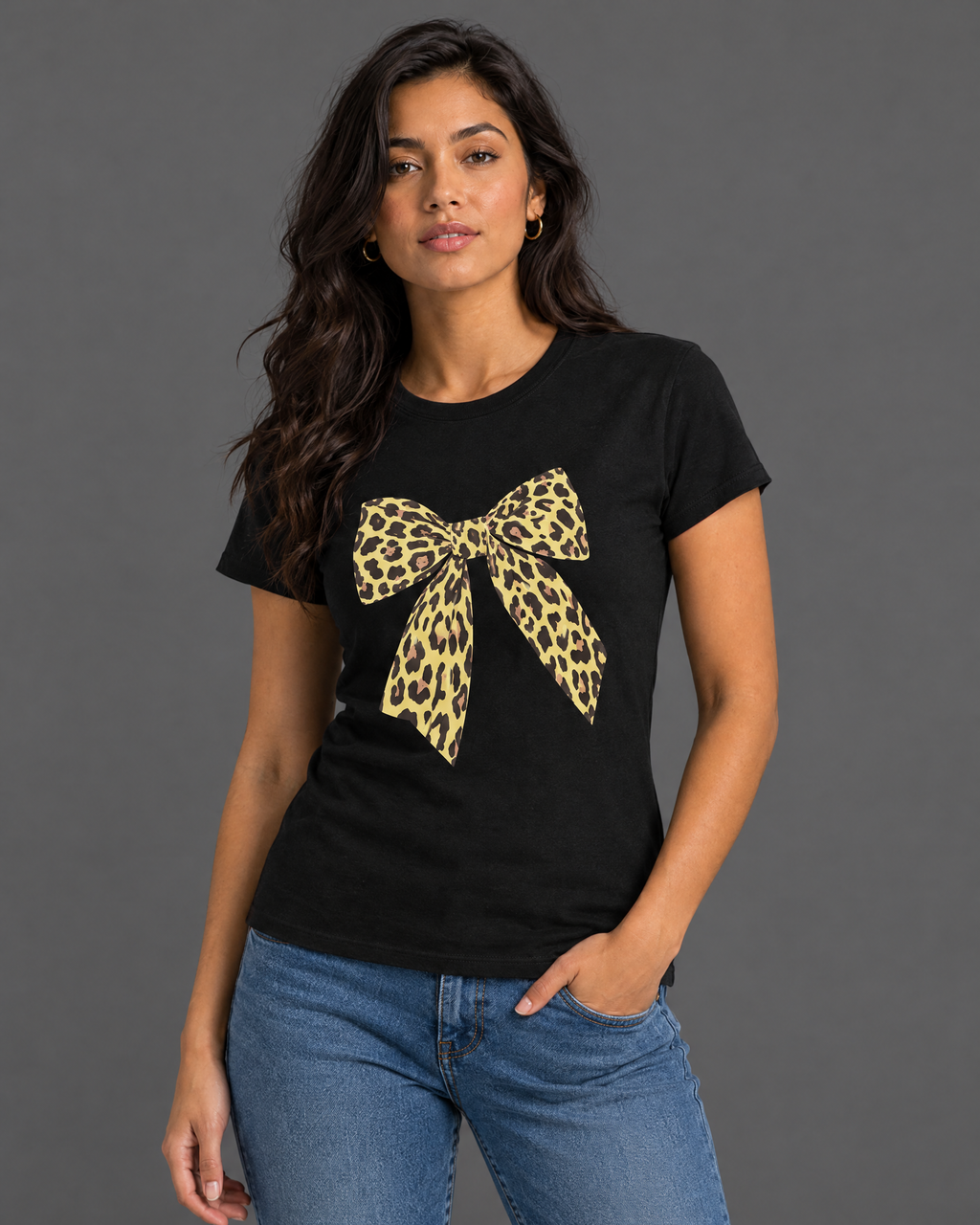 Blusa Guess negra con moño de leopardo para mujer