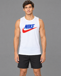 Playera deportiva Nike blanca con diseño para hombre