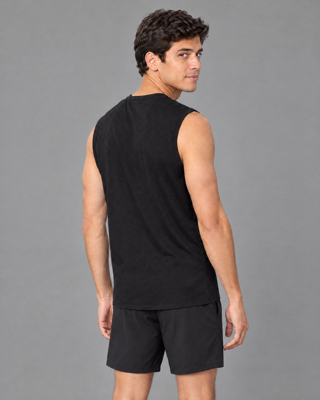 Playera deportiva Adidas negra para hombre — modelo 4