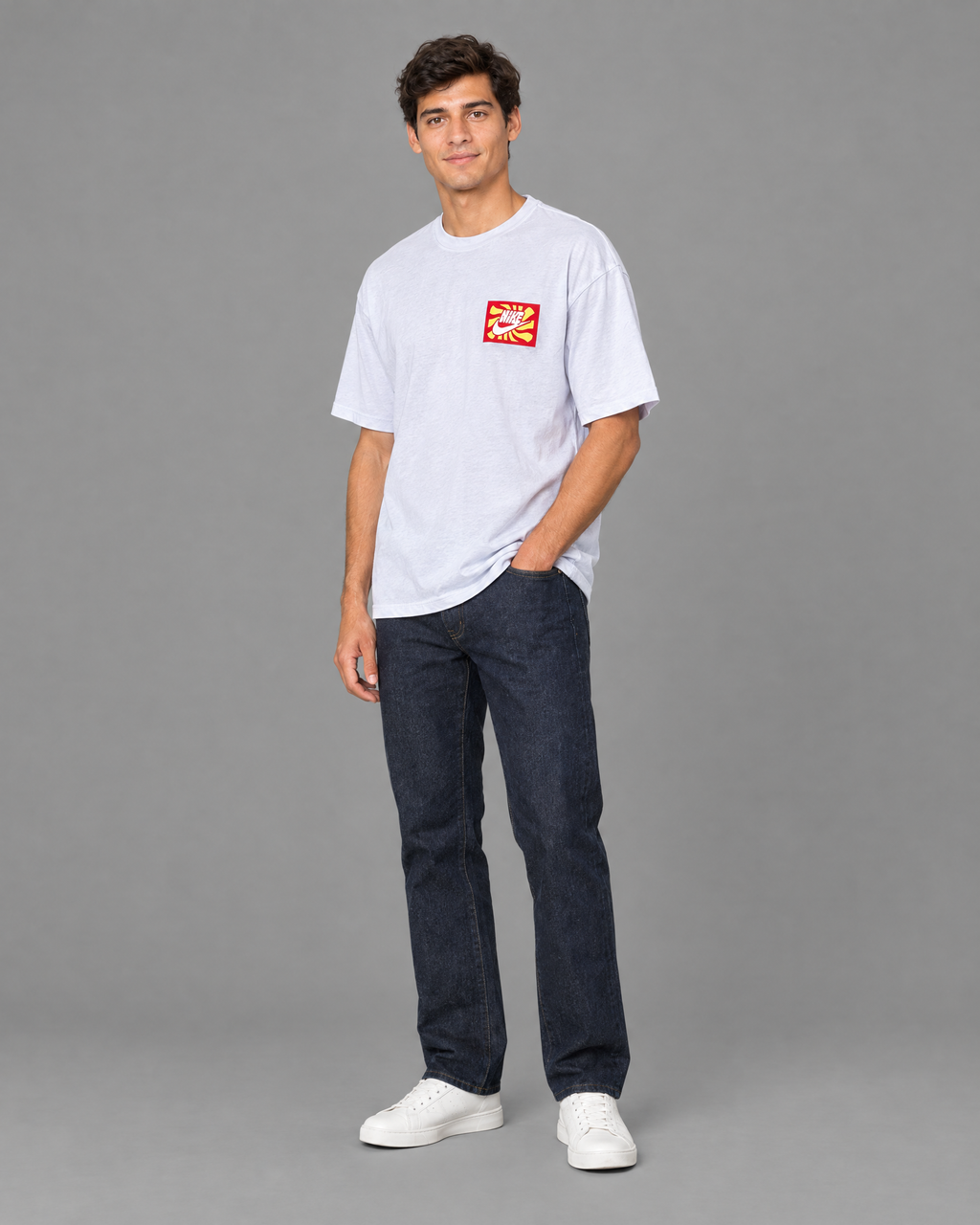 Playera oversized blanca con diseño para hombre — modelo 3