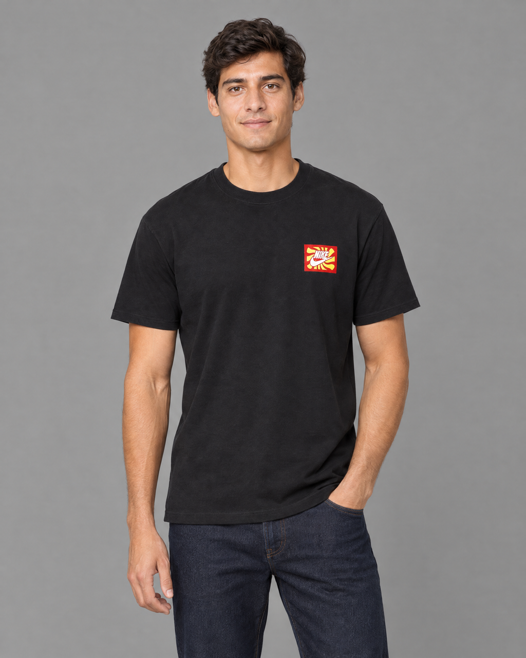 Playera oversized negra con diseño para hombre — modelo 2
