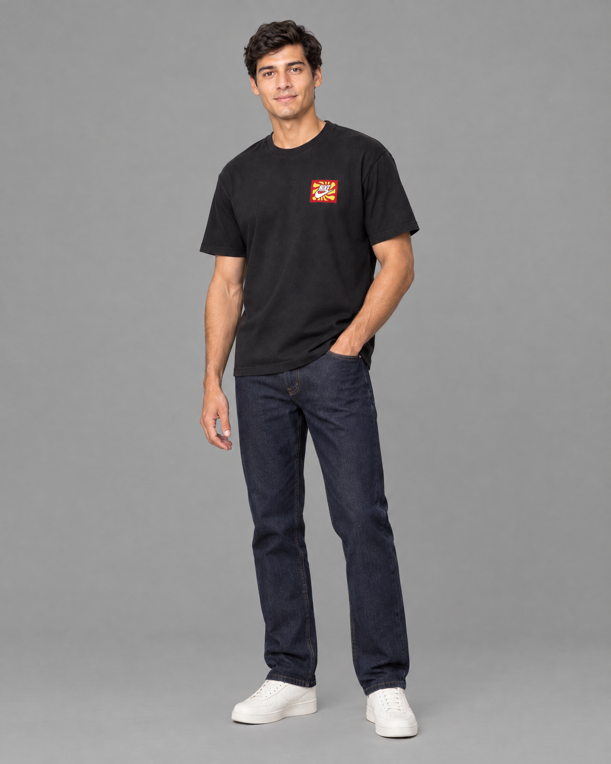 Playera oversized negra con diseño para hombre — modelo 2