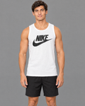 Playera deportiva Nike blanca con diseño para hombre — modelo 4